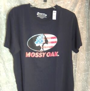 NWT Mens, Mossy Oak, American flag graphic tee size M,L,XL,XXL